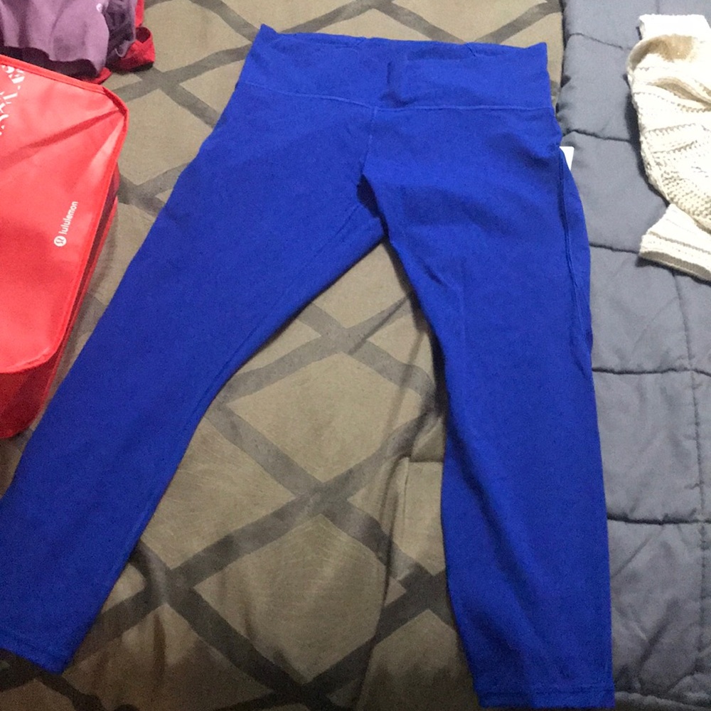 Lulu train time’s 7/8 pant. Never worn blue